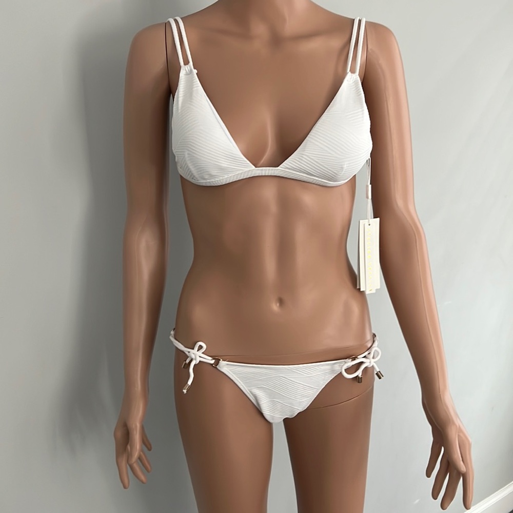 Elizabeth Jane new Italian swimming suit
